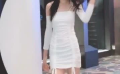 小姐姐穿上叫,穿上叫惊艳四座！