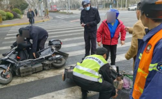 长沙小姐姐骑车摔倒事件,街头暖心瞬间引网友热议